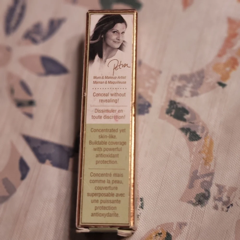 Pixi by Petra Pat away  concealing Base in Espresso